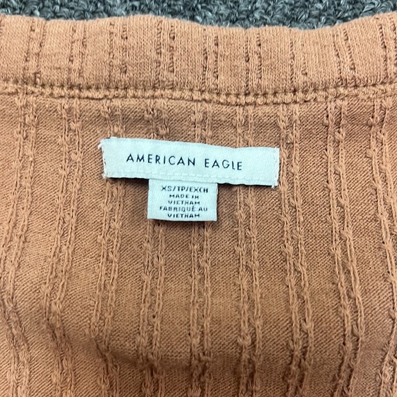 Super Cute American Eagle tee - Picture 4 of 5